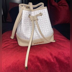 Never used Tommy Hilfiger purse 👜